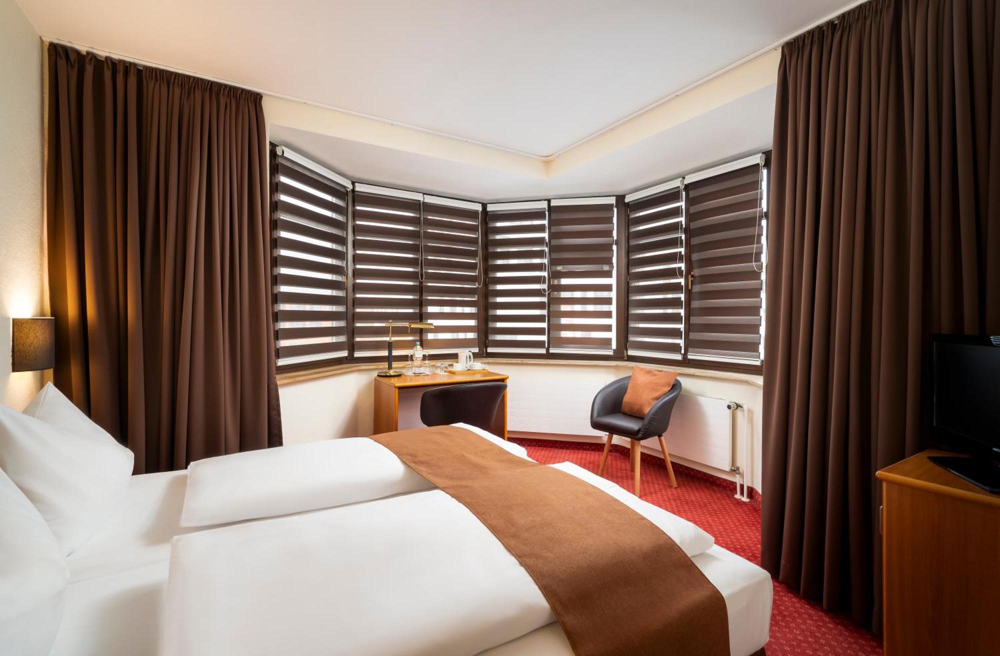 Arkaden Hotel Келкайм Екстериор снимка